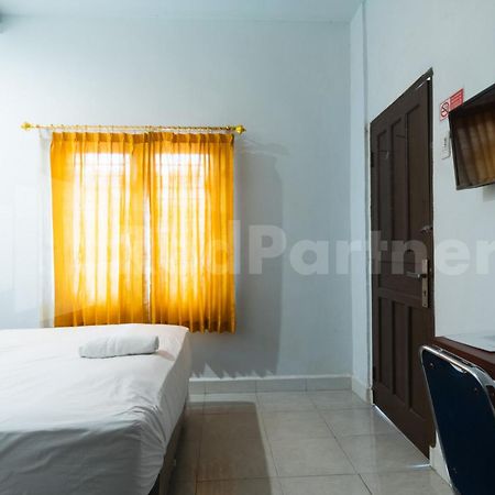 Teratai Guesthouse At Rs Adam Malik Medan Mitra Reddoorz Exterior photo